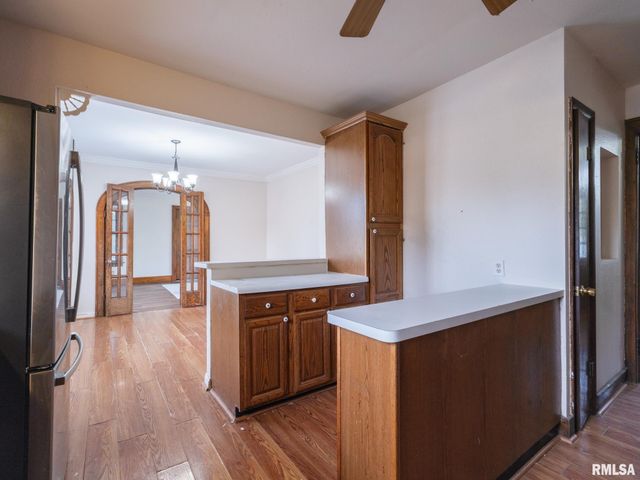 2021 W CALLENDER Avenue, West Peoria, IL 61604