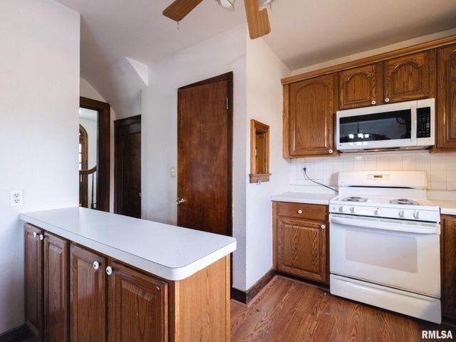 2021 W CALLENDER Avenue, West Peoria, IL 61604