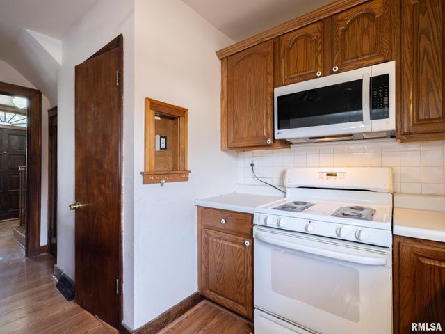 2021 W CALLENDER Avenue, West Peoria, IL 61604
