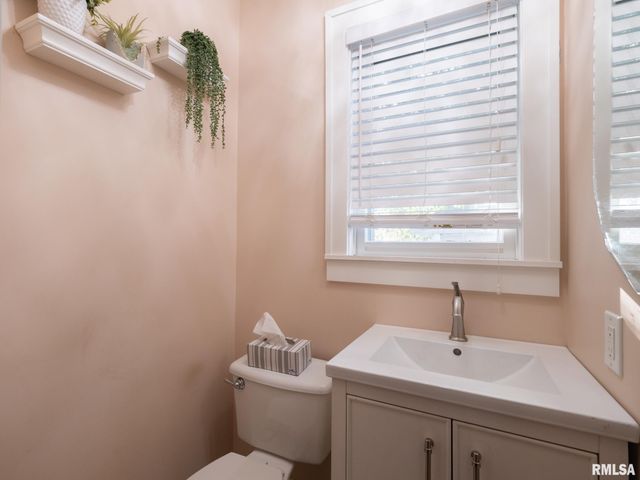2021 W CALLENDER Avenue, West Peoria, IL 61604