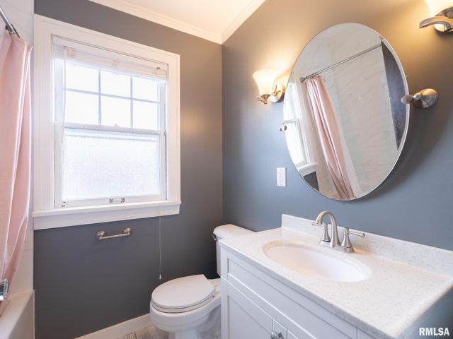 2021 W CALLENDER Avenue, West Peoria, IL 61604