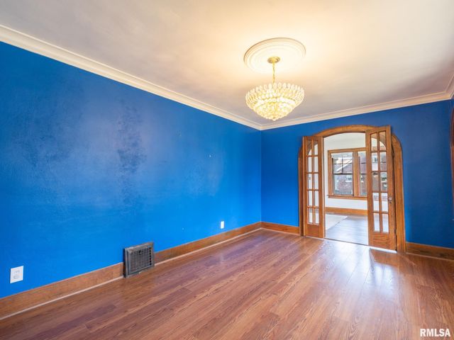2021 W CALLENDER Avenue, West Peoria, IL 61604
