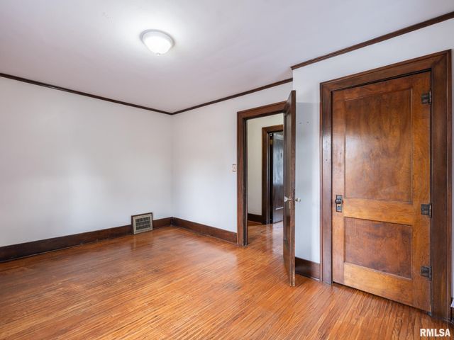 2021 W CALLENDER Avenue, West Peoria, IL 61604