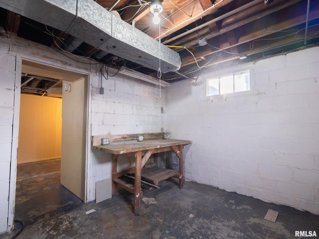 2021 W CALLENDER Avenue, West Peoria, IL 61604
