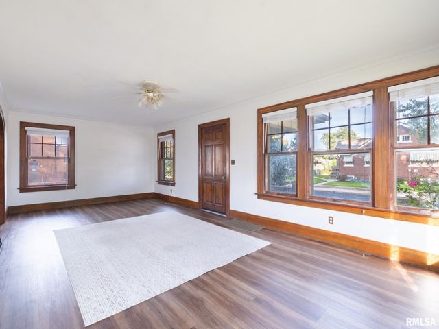 2021 W CALLENDER Avenue, West Peoria, IL 61604