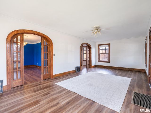 2021 W CALLENDER Avenue, West Peoria, IL 61604