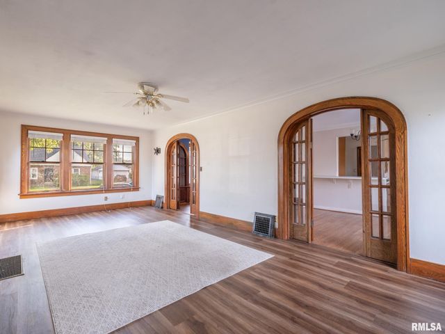 2021 W CALLENDER Avenue, West Peoria, IL 61604