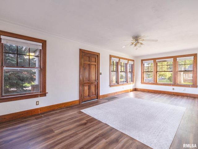 2021 W CALLENDER Avenue, West Peoria, IL 61604