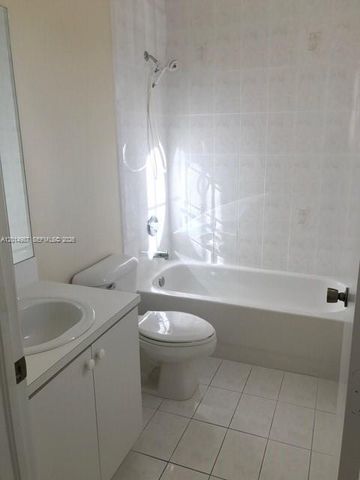 4945 N Harbor Isles Dr 103, Dania Beach, FL 33312