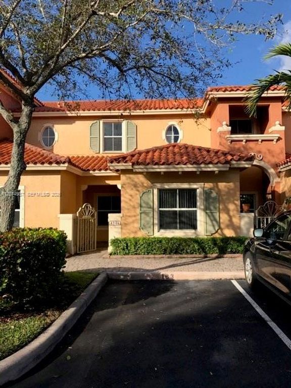 4945 N Harbor Isles Dr 103, Dania Beach, FL 33312