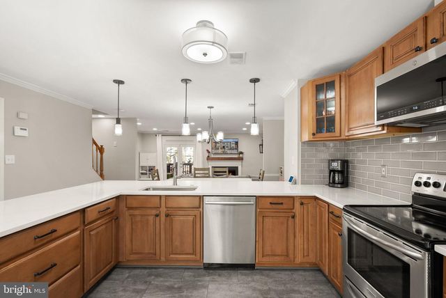 6066 HEATHERWOOD DR, Alexandria, VA 22310