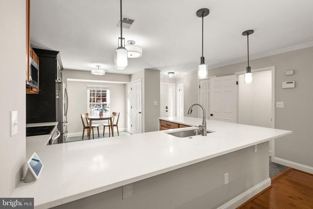 6066 HEATHERWOOD DR, Alexandria, VA 22310