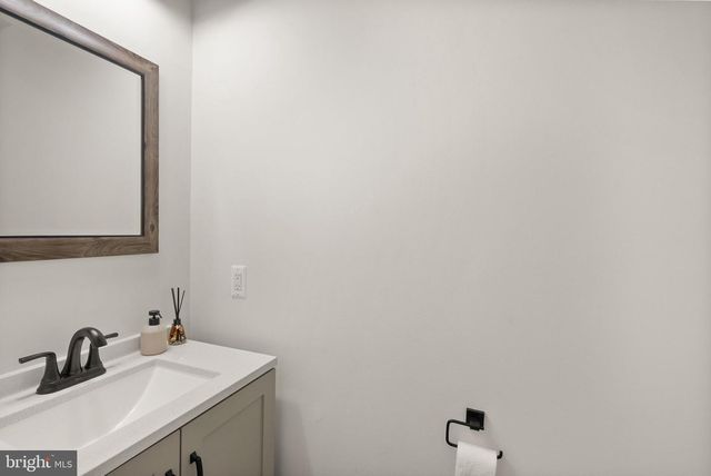 6066 HEATHERWOOD DR, Alexandria, VA 22310