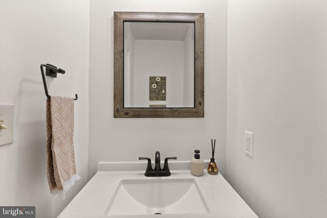 6066 HEATHERWOOD DR, Alexandria, VA 22310