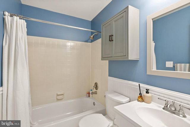 6066 HEATHERWOOD DR, Alexandria, VA 22310