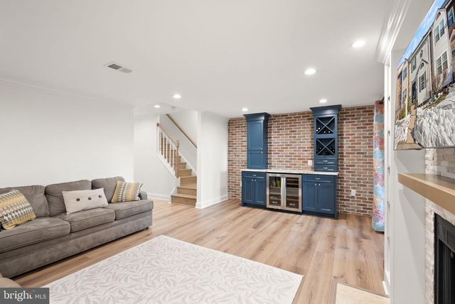 6066 HEATHERWOOD DR, Alexandria, VA 22310