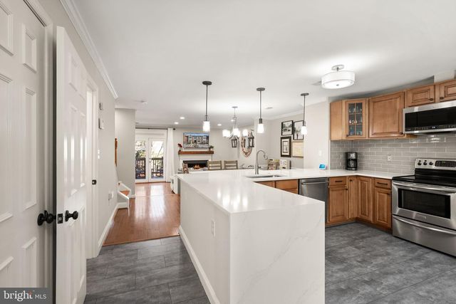 6066 HEATHERWOOD DR, Alexandria, VA 22310