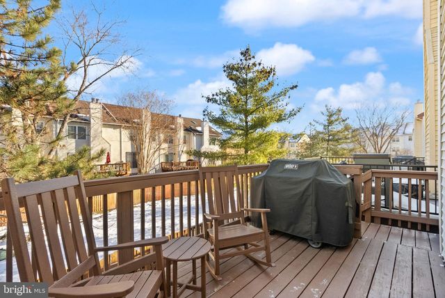 6066 HEATHERWOOD DR, Alexandria, VA 22310