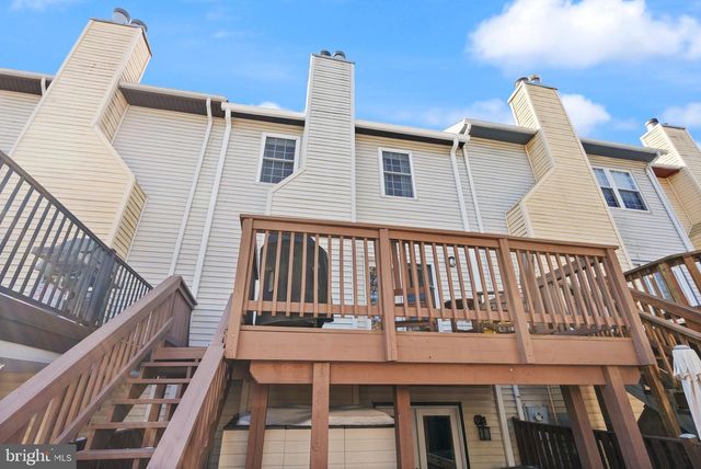 6066 HEATHERWOOD DR, Alexandria, VA 22310