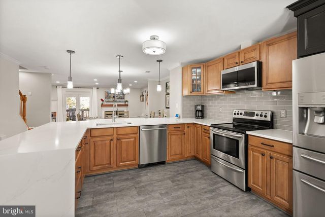 6066 HEATHERWOOD DR, Alexandria, VA 22310