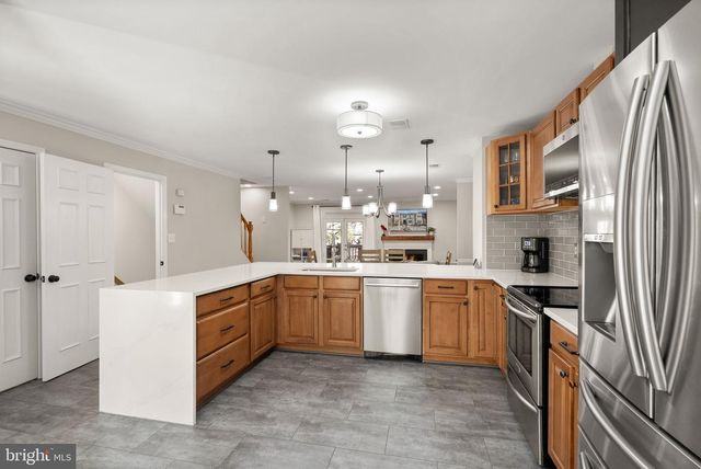 6066 HEATHERWOOD DR, Alexandria, VA 22310