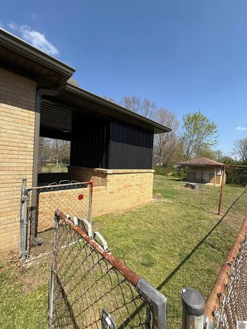 1212 Murray St, Mayfield, KY 42066