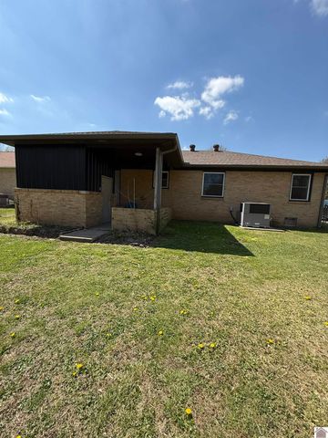 1212 Murray St, Mayfield, KY 42066