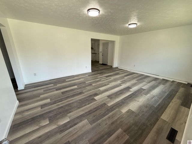 1212 Murray St, Mayfield, KY 42066