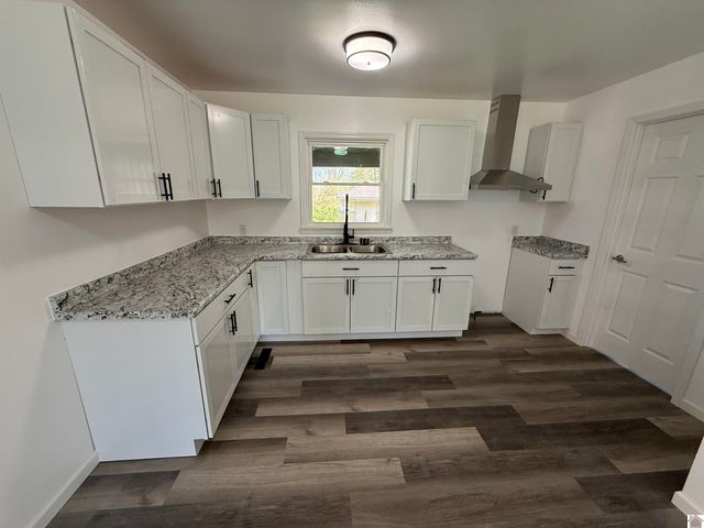 1212 Murray St, Mayfield, KY 42066