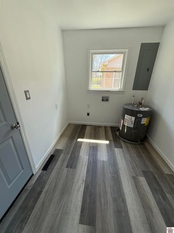 1212 Murray St, Mayfield, KY 42066