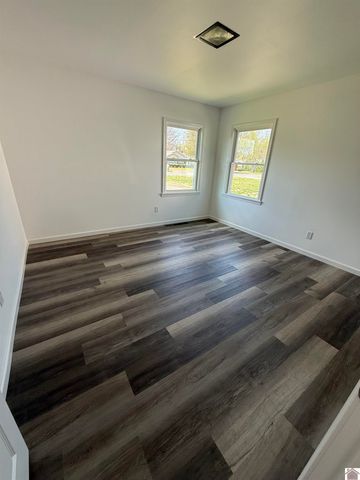 1212 Murray St, Mayfield, KY 42066