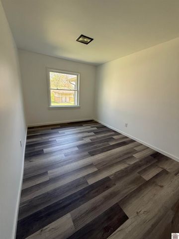 1212 Murray St, Mayfield, KY 42066