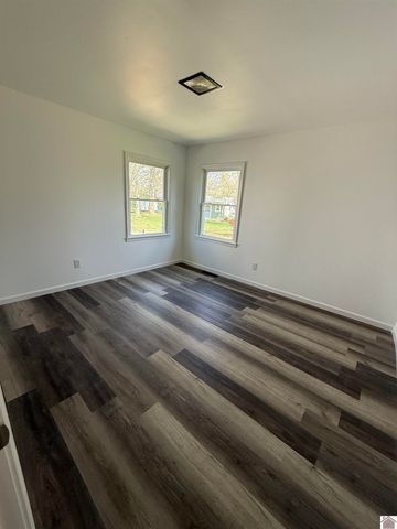 1212 Murray St, Mayfield, KY 42066