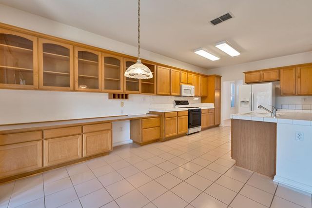 7605 Locomotive Ln, Roseville, CA 95747