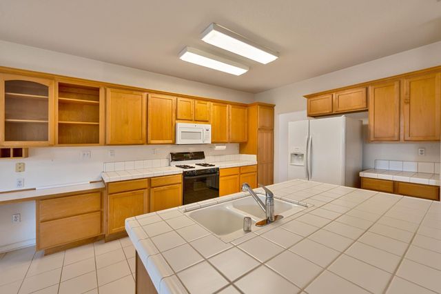 7605 Locomotive Ln, Roseville, CA 95747