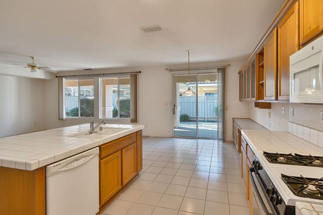 7605 Locomotive Ln, Roseville, CA 95747