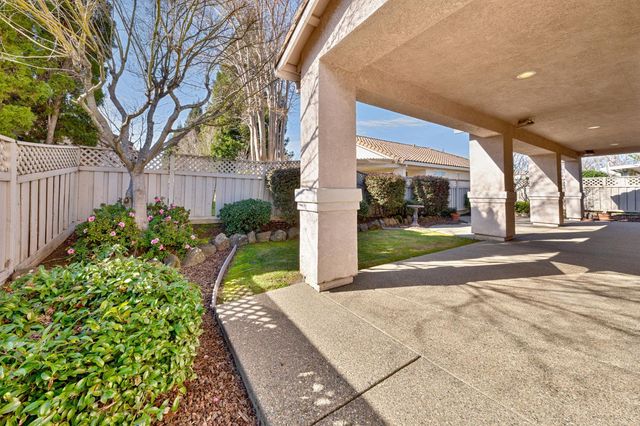 7605 Locomotive Ln, Roseville, CA 95747