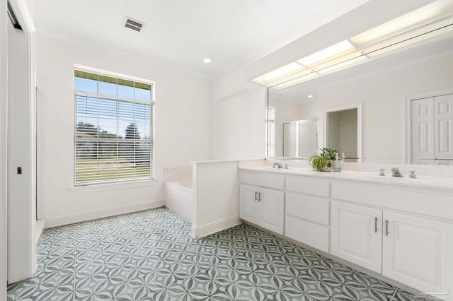 3008 Dauntless Dr, Pensacola, FL 32507