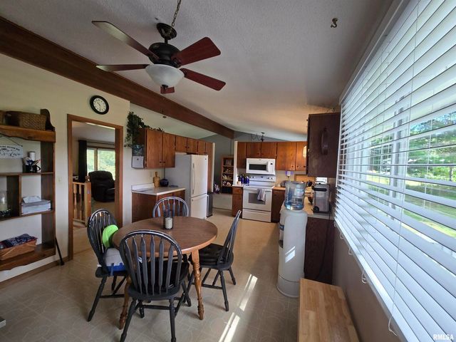 7955 Sugar Grove Road, Rushville, IL 62681