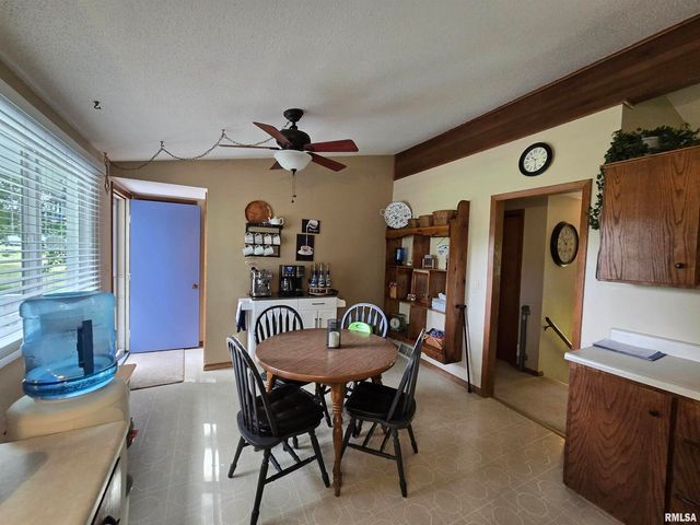 7955 Sugar Grove Road, Rushville, IL 62681