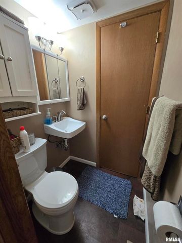 7955 Sugar Grove Road, Rushville, IL 62681