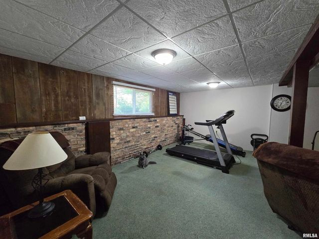 7955 Sugar Grove Road, Rushville, IL 62681