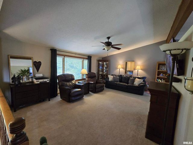 7955 Sugar Grove Road, Rushville, IL 62681