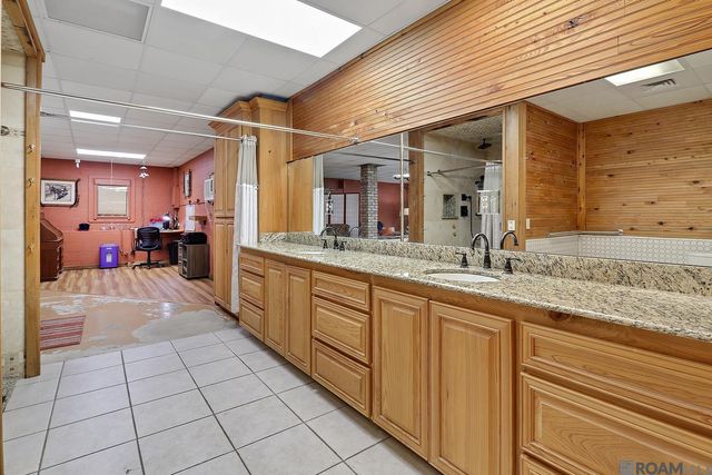 11590 N Harrells Ferry Rd, Baton Rouge, LA 70816