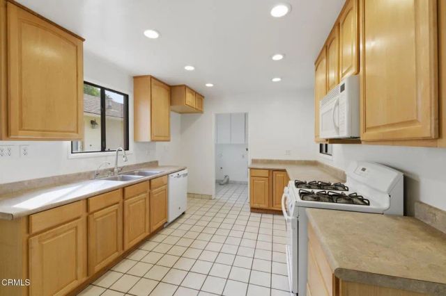 6073 Fremont Street, Ventura, CA 93003