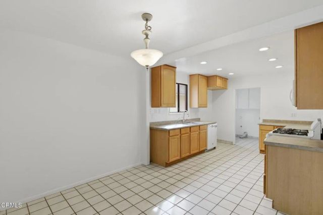 6073 Fremont Street, Ventura, CA 93003