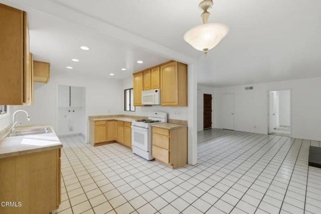 6073 Fremont Street, Ventura, CA 93003