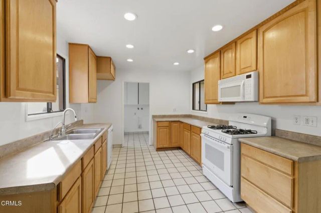 6073 Fremont Street, Ventura, CA 93003