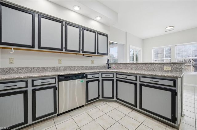 970 Nicklaus DR, Newport News, VA 23602