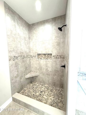 218 Mossy Rock Rd, Clinton, TN 37716